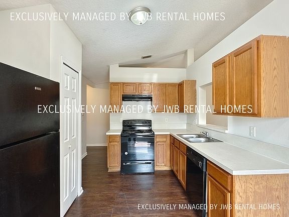 2nd image of 3019 Thorn Glen Ct