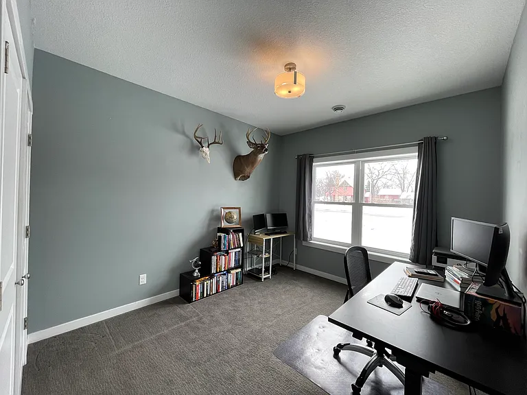 525 E Broadway St — Photo 6