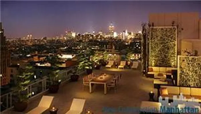 Sold by R New York | media 7