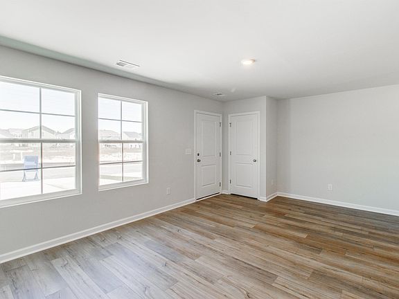4th image of 183 Carr Ln