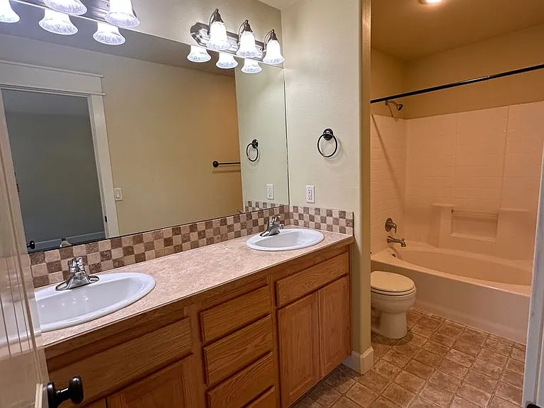2115 S Dorothy Ave — Photo 29