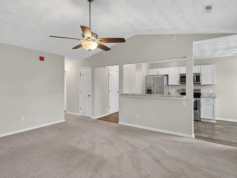 1909 Chantilly Ct — Photo 11