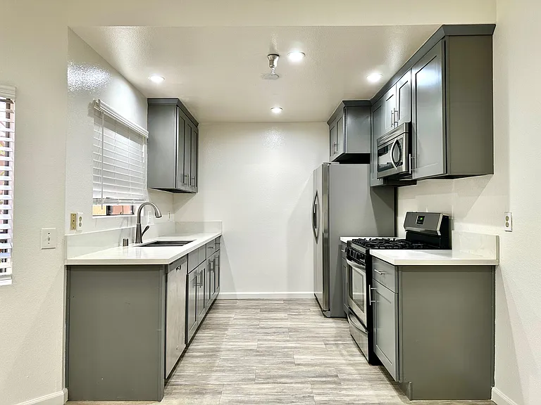 Studio Palms Apartments — Photo 6