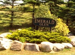 5781 Kristin Dr, Howell, MI 48855