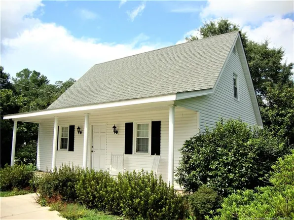 408 W Canary St, Dunn, NC 28334