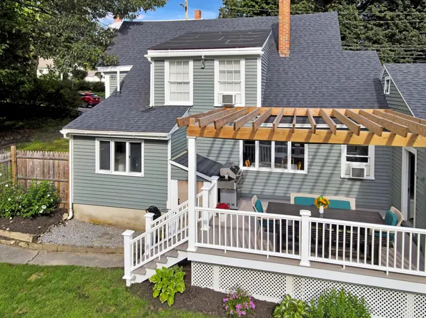 42 Main Street, Topsham, ME 04086