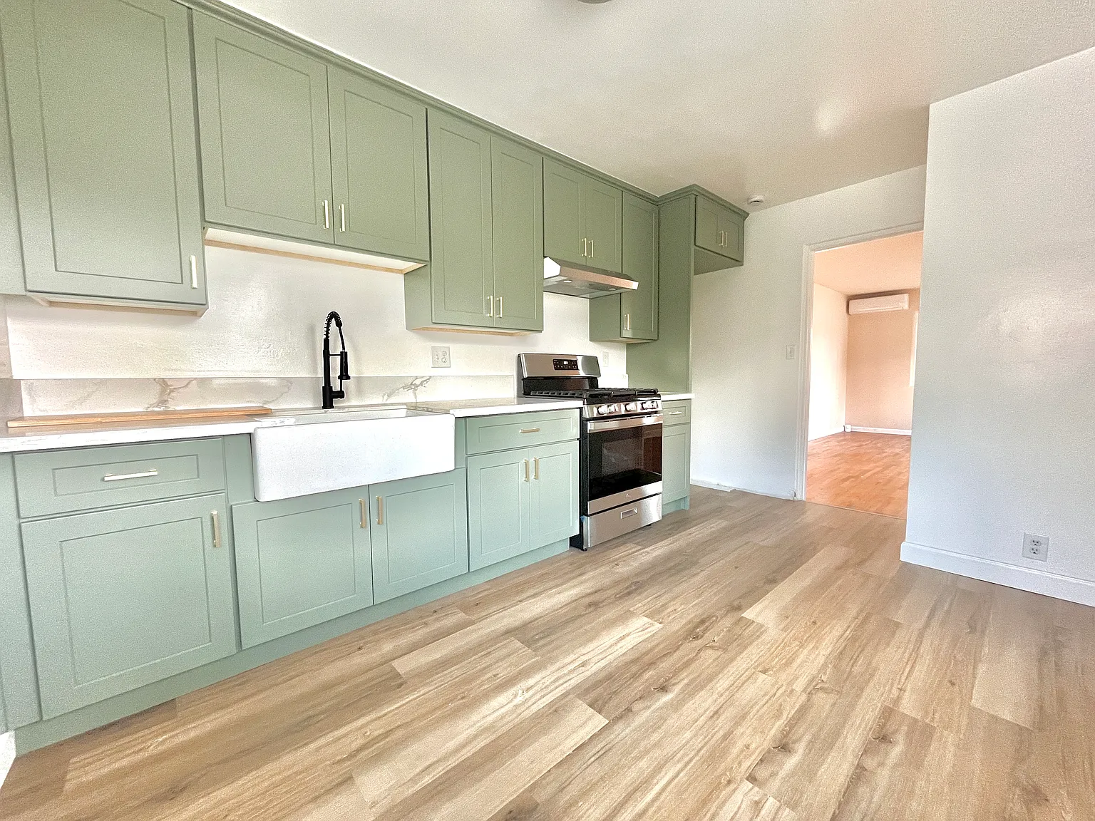 2 bed, 696 sqft, $2,750 — Photo 3