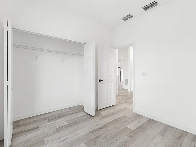 716 Desmoines Dr — Photo 27