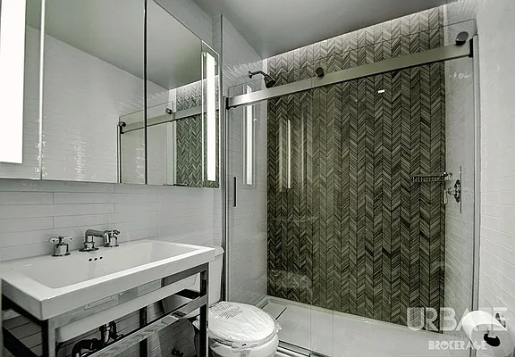 Rented by Urbane Brokerage | media 34