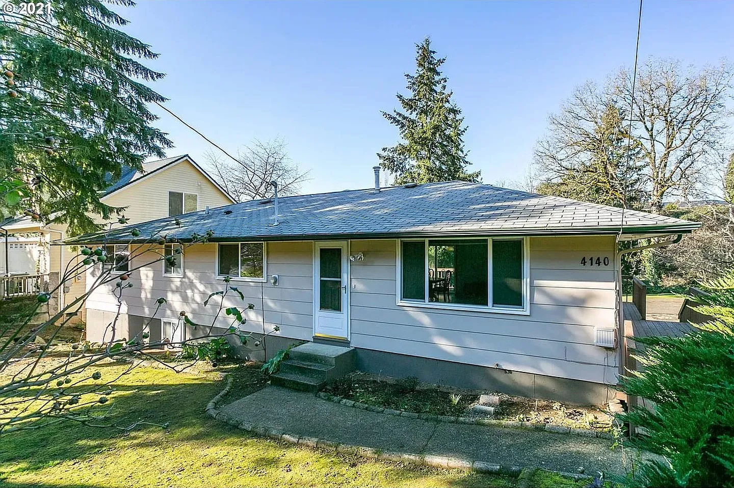 Beautiful 6 Bedroom Home in West Linn's Sunset Neighborhood with Huge Daylight Basement, Large Pr... — Photo 1