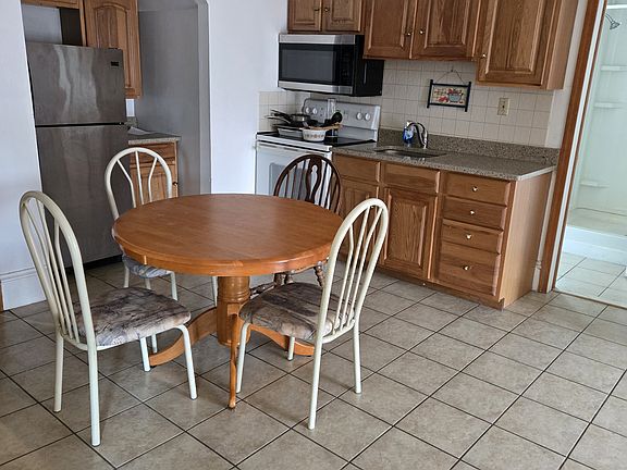 5th image of 36 Lincoln Ave APT 4
