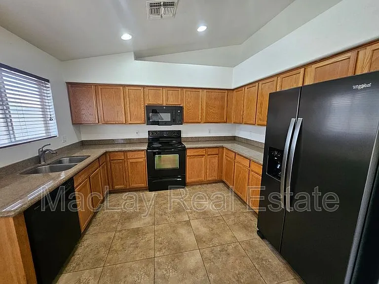 2193 E Brooks St — Photo 3