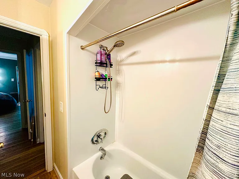 7077 Greenleaf Ave — Photo 8