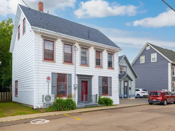 206 Sydney St, Charlottetown, PE C1A 1G8
