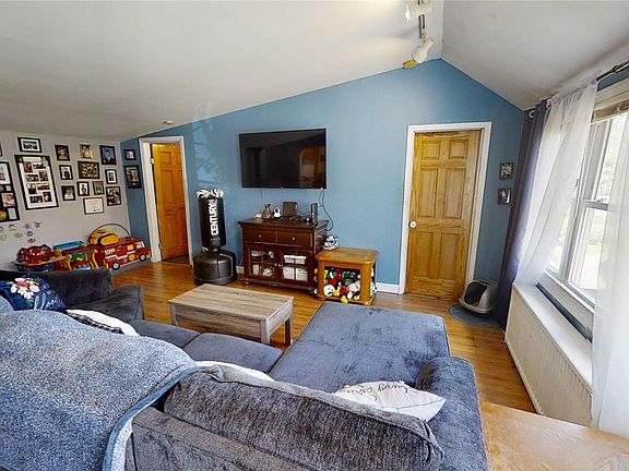3rd image of 198 Longfellow Drive