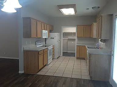 2606 Grand Banks Dr — Photo 2