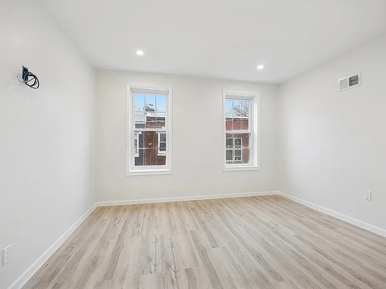 2615 Earp St — Photo 10