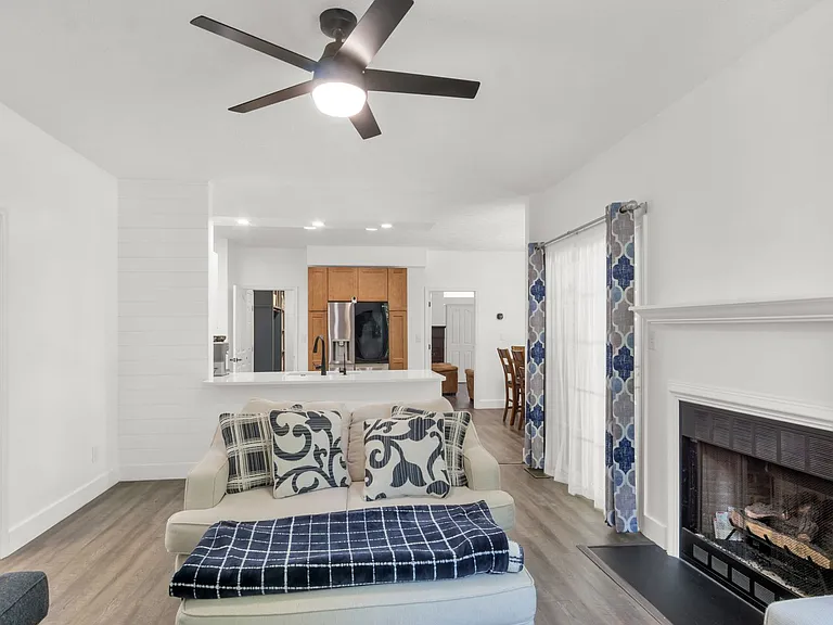 717 Lantern Pl — Photo 16