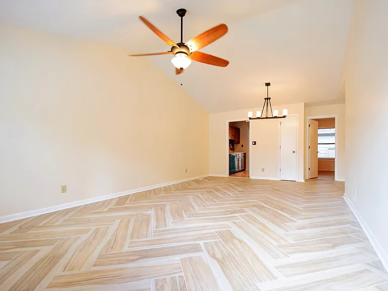 206 Villa Dr — Photo 2