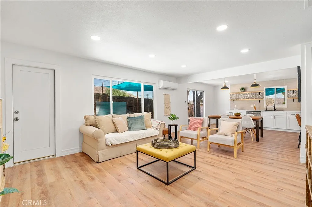 4 bed, 1258 sqft, $2,100 — Photo 4
