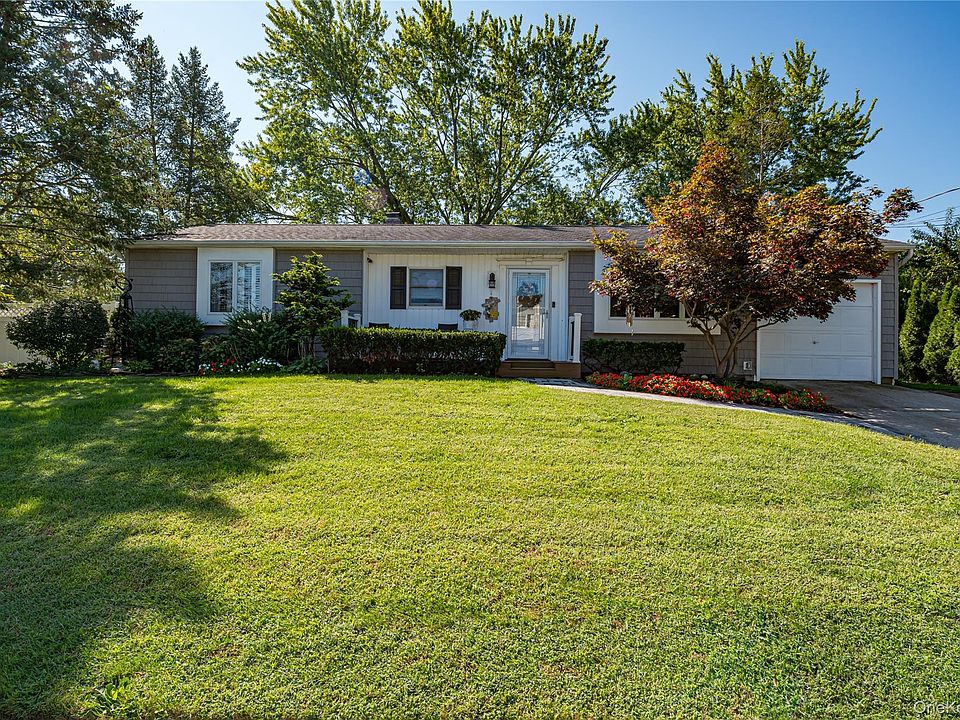 1st image of 10 Stonehurst Circle S