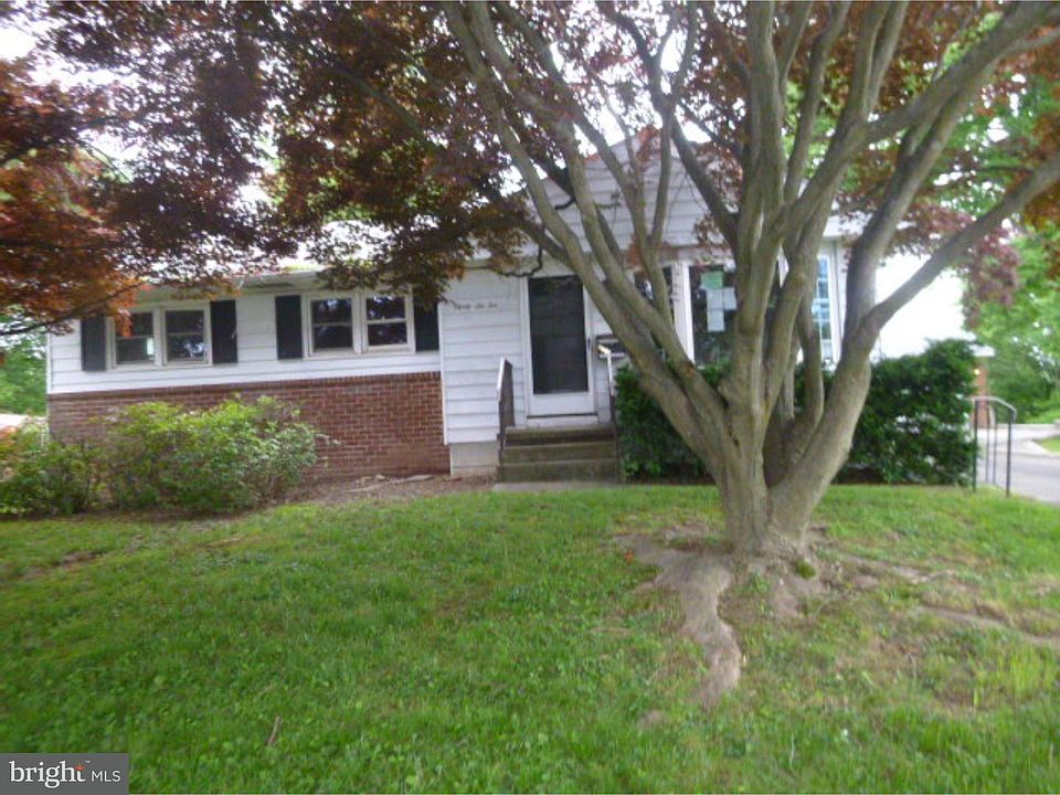 1st image of 3610 N Clearwater Ln
