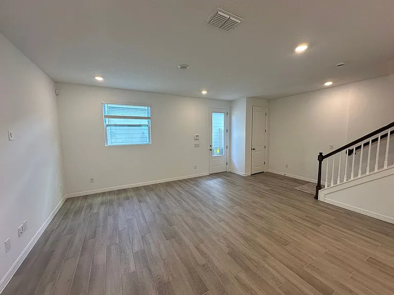 6541 Cyrils Dr — Photo 4