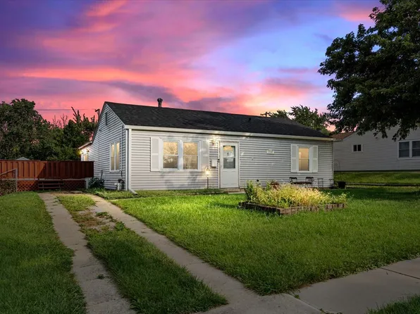 1714 Burry Circle Dr, Crest Hill, IL 60403