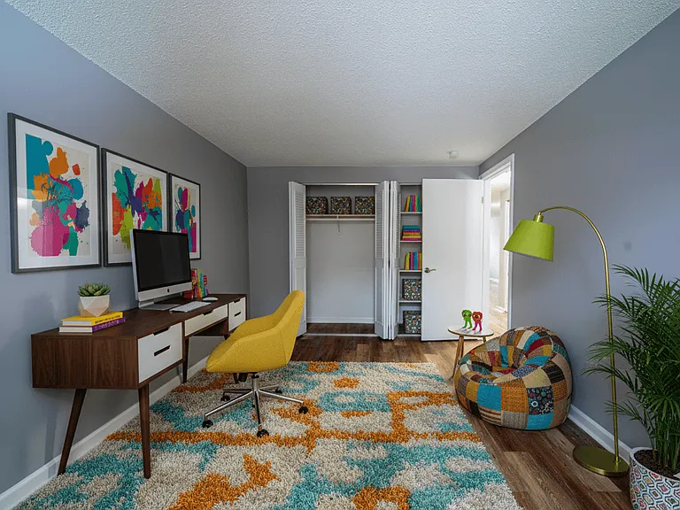 Lincoln Square Apartments — Photo 7