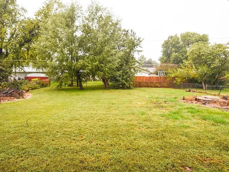 614 S Pine St — Photo 19