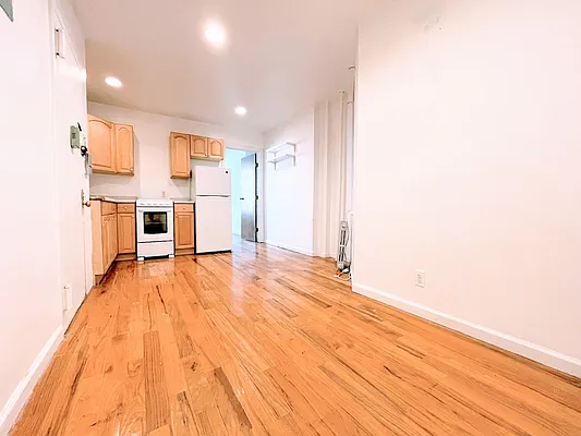 Rented by HOLTON REAL ESTATE INC. | media 8