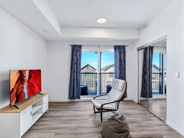 864 Secord Blvd NW #301, Edmonton, AB T5T 7R9