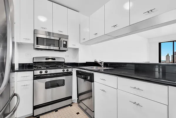 Rented by Corcoran | media 14