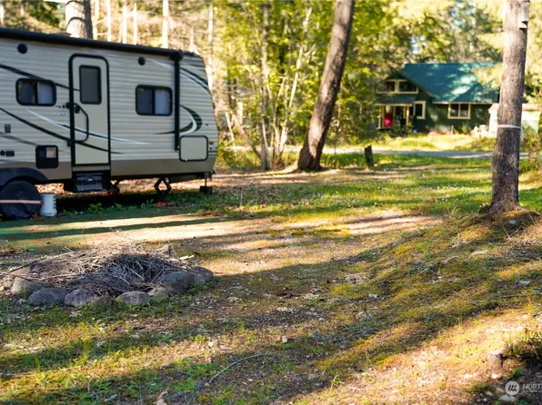 211 N Rainbow Way W, Hoodsport, WA 98548