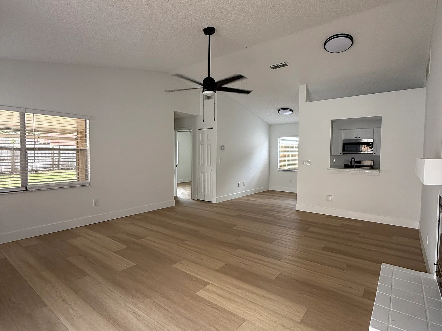 3 bed, 1087 sqft, $2,250 — Photo 2