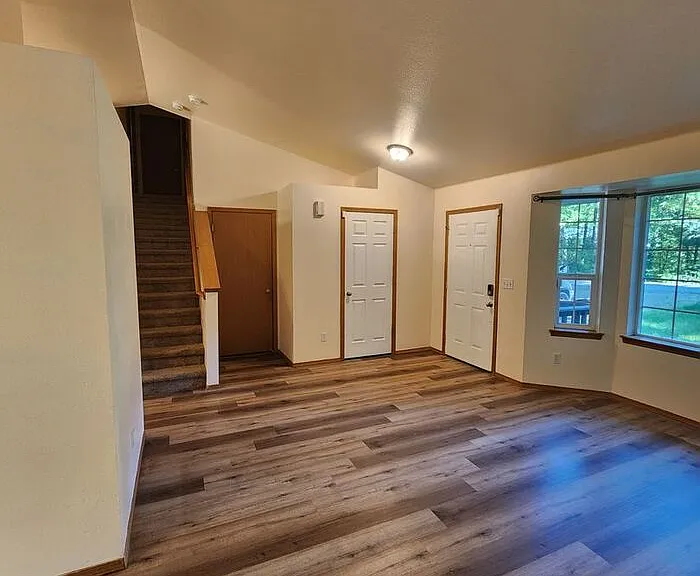 17513 Loop Ln SE — Photo 2