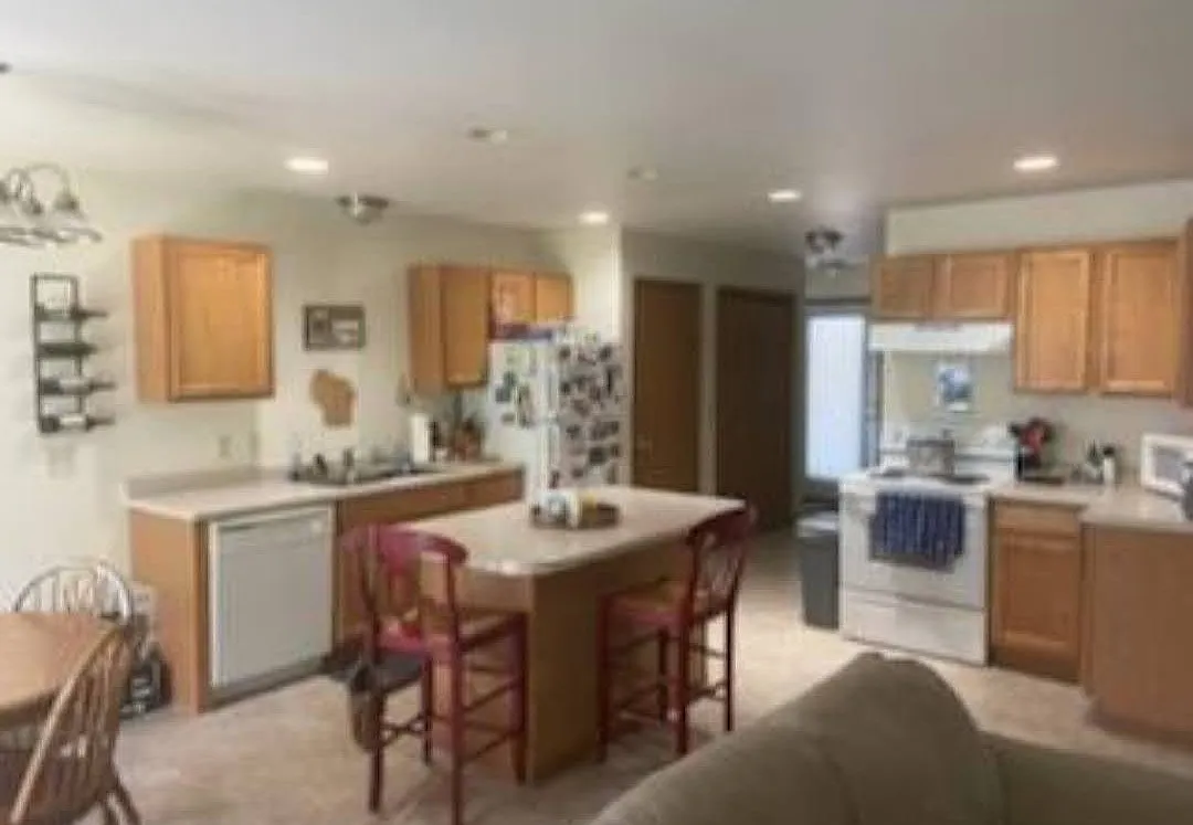 3 bed, 2100 sqft, $1,900 — Photo 4