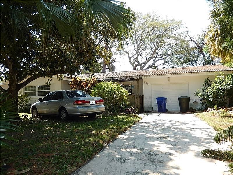 1st image of 2217 Lakewood Dr