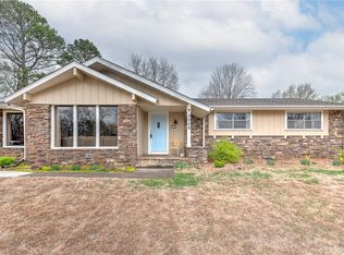 3006 N Strawberry Dr, Fayetteville, AR 72703