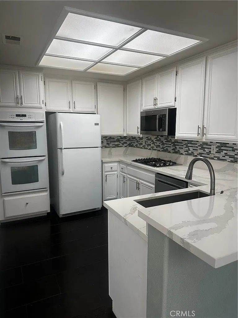 3 bed, 2.5 bath, 1538 sqft, $4,300 — Photo 4