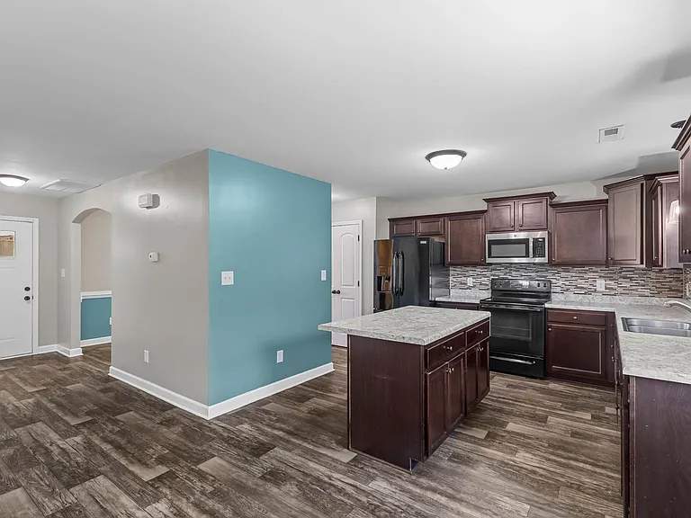 719 Addor Dr — Photo 16