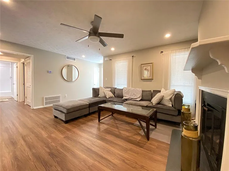 704 Dunbar Dr — Photo 7
