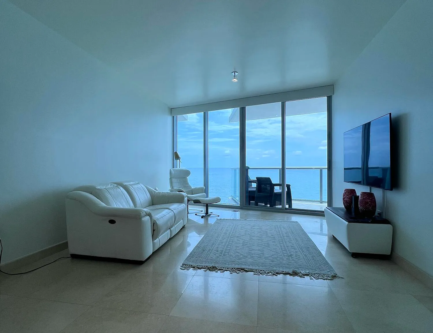 Jade Beach — Photo 2