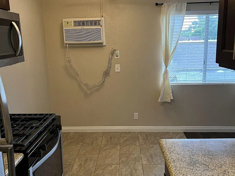 3240 Chapman St #8 — Photo 4