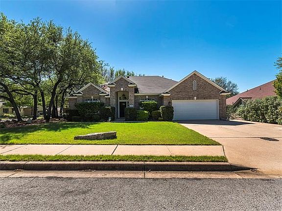 2nd image of 1915 Holly Hill Dr