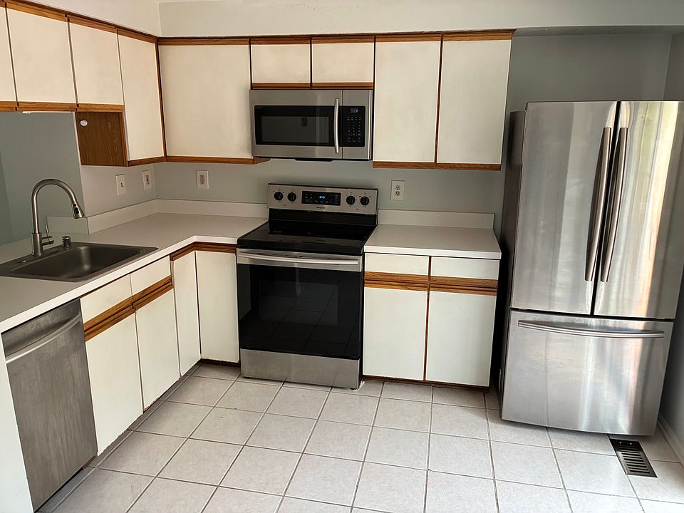 2nd image of 1418 Sedum Sq