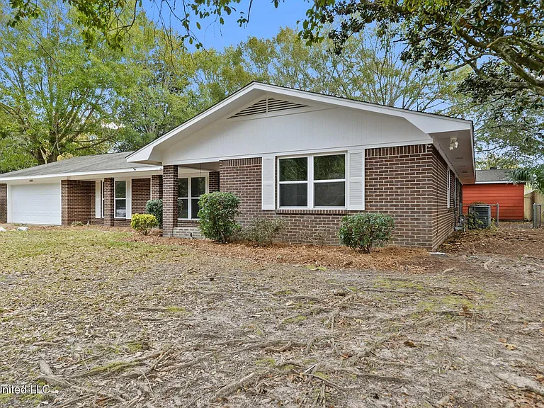 6104 Gruich Cir — Photo 2