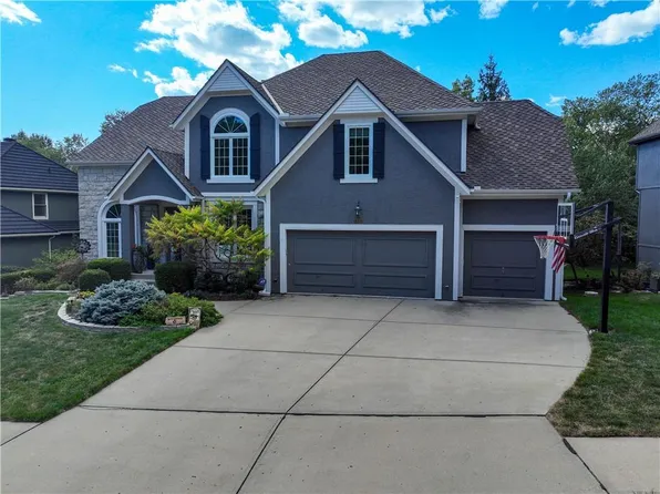 5814 Trailridge Dr, Kansas City, MO 64152