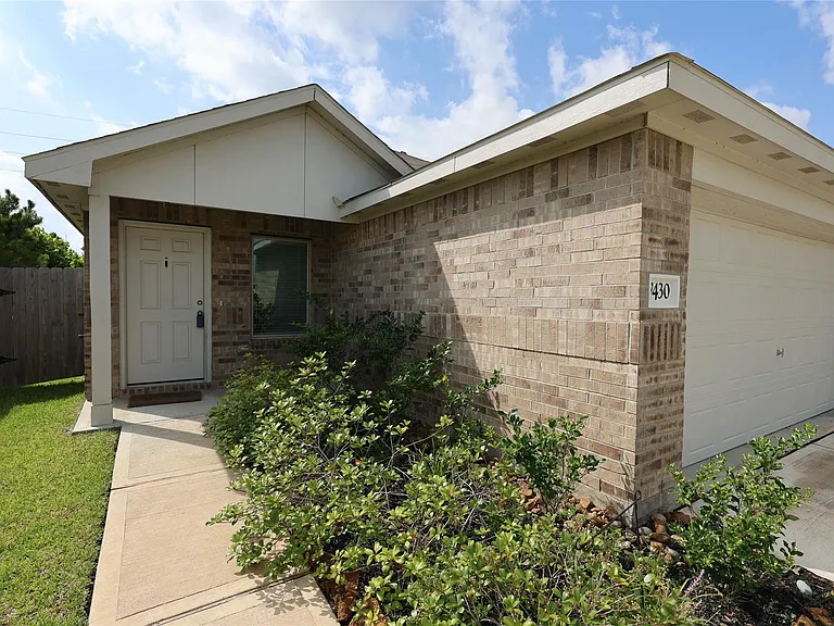 7430 Clover Chase Dr — Photo 2