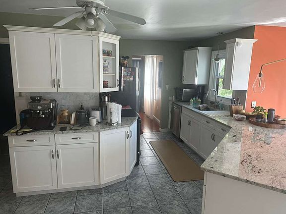 5th image of 1790 Stratfield Rd
